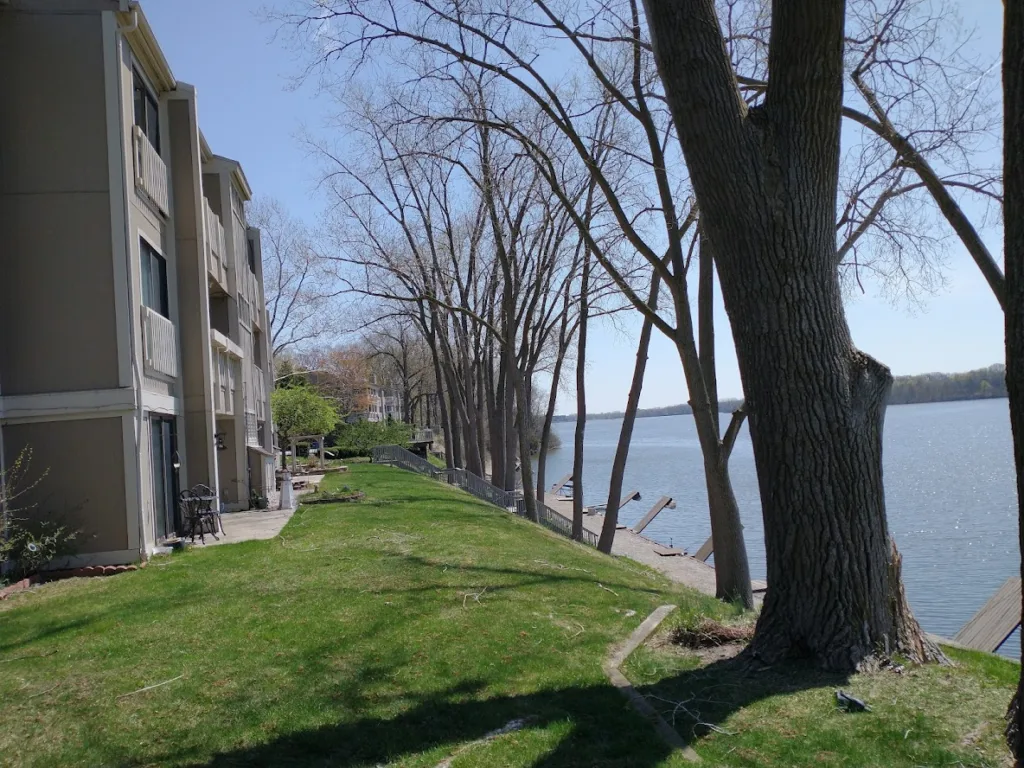 a view of the rear walkouts facing Ford Lake at the Cliffs